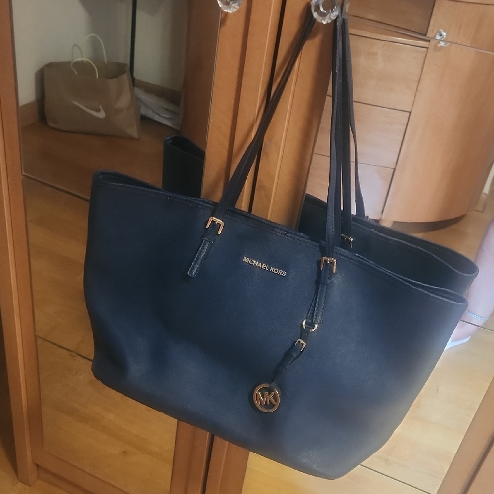 Michael Kors Black Tote Structured DesignY